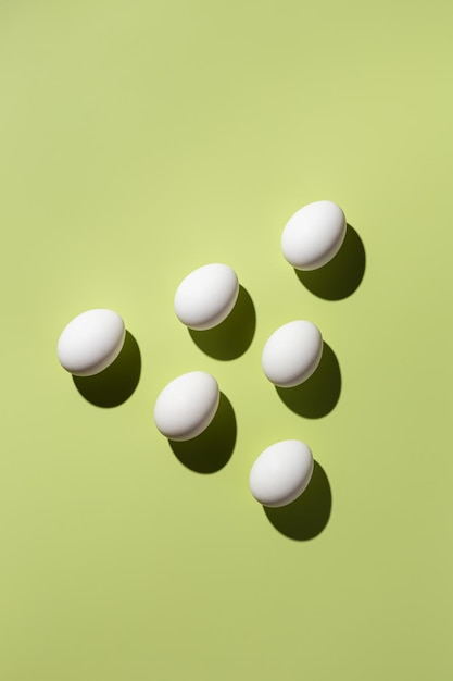 사진 녹색 배경에 계란의 패턴 삼각형 패턴