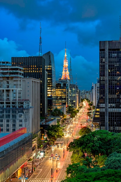 Foto paulista avenue, financieel centrum van de stad en een van de belangrijkste plaatsen van sao paulo, brazilië