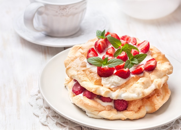 Pavlova cake with fresh strawberries