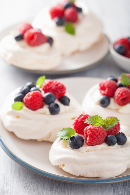 Pavlova meringue cake with cream and berry