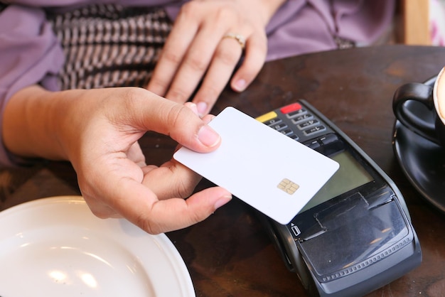 Photo payment terminal charging from a card contactless payment