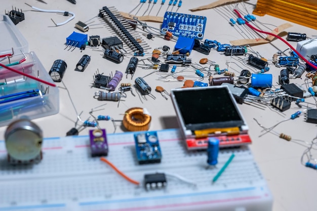 Pc-onderdelen en elektronische onderdelen in een mooi patroon