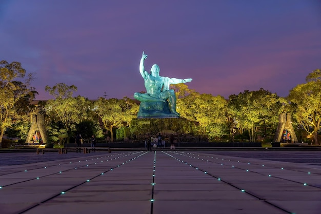 Photo peace statue in nagasaki peace park nagasaki japan