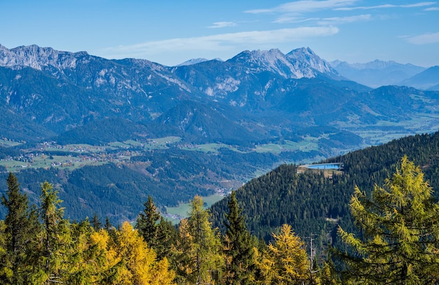 Мирные осенние Альпы с видом на горы Reiteralm Steiermark Austria