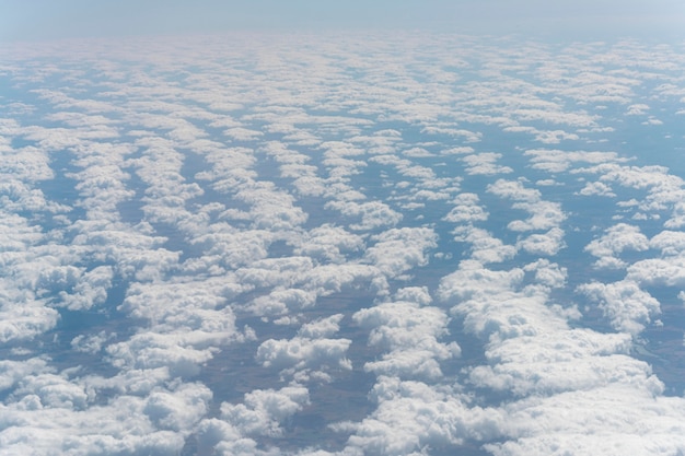 写真 空の穏やかな自然の雲