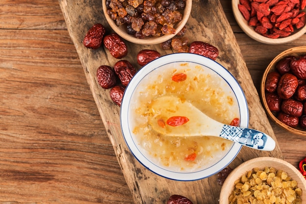복숭아 껌 눈 사포닌 쌀 설탕 물 중국 전통 토닉