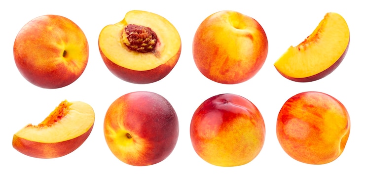 Photo peach isolated on white background, collection of ripe whole and sliced peaches with clipping path
