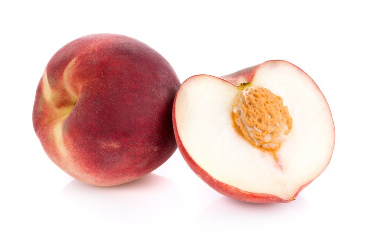 Photo peach isolated on white surface