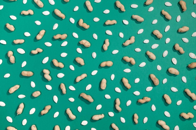 Foto semi di arachidi e zucche piatti