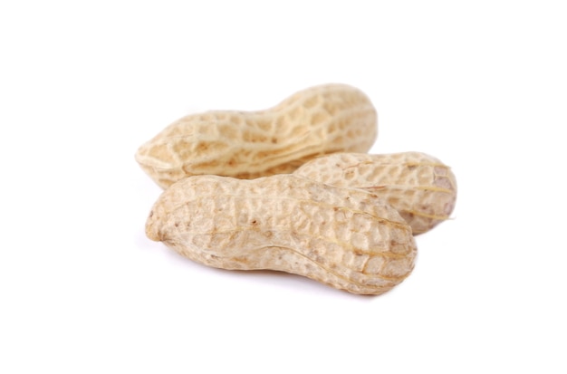 Скорлупа арахиса, изолированные на белом фоне