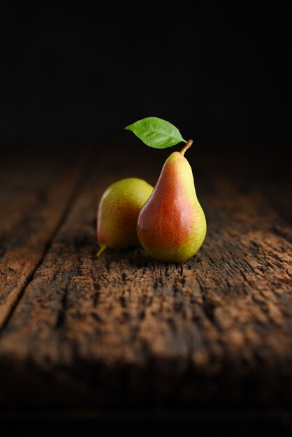 Pear fruits on wooden table