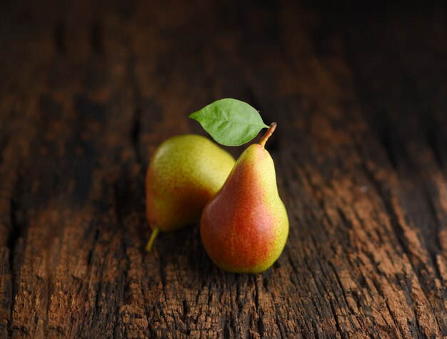 Pear fruits on wooden table