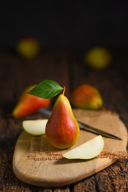 Pear fruits on wooden table