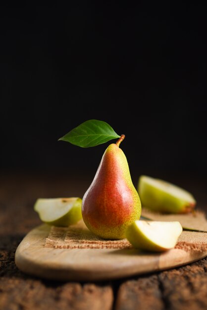 Pear fruits on wooden table