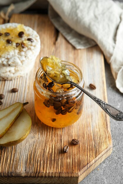 Marmellata di pere con chicchi di caffè