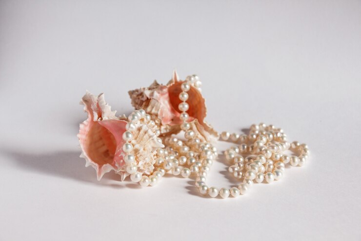 Photo pearl necklace