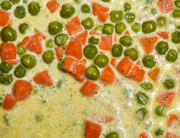 Peas and carrots in creamy sauce