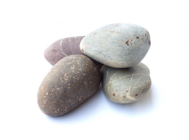 자갈 돌, 돌의 힙 흰색 배경에 고립