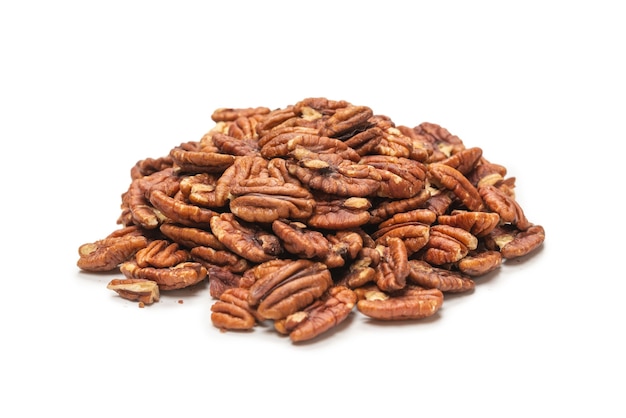 Pecan-noot geïsoleerd op een witte achtergrond.