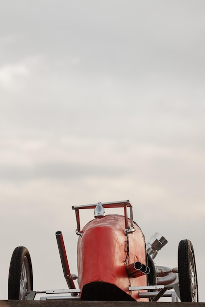 Photo pedal car against cloudy sky