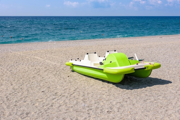 Photo pedalo on a gravel beach