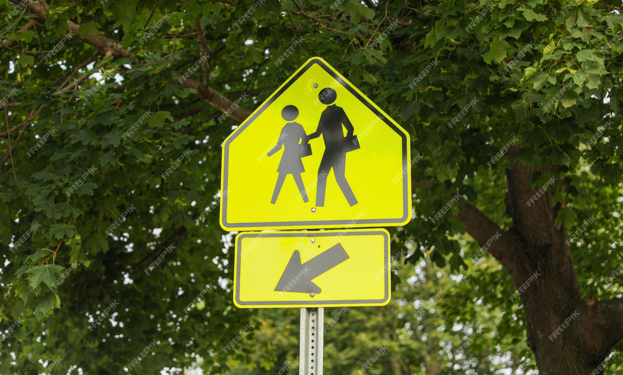 Pedestrian Crossing Sign Images - Free Download on Freepik