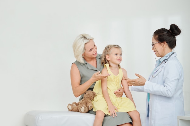 Pediatrician expailing prescription