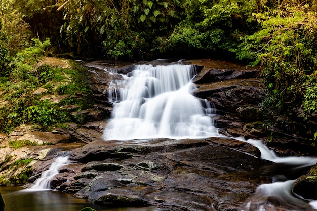 Pedra Branca Waterfall, Paraty, Rio de Janeiro, Brazilië.