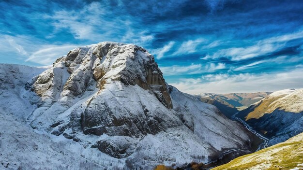 Photo pedra forca white rocky mountain in pyrenees