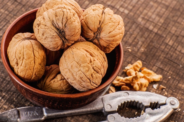 Peeled nuts with shell