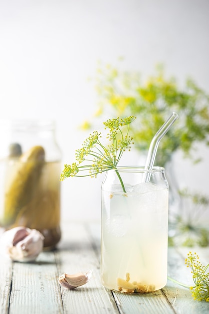 Foto pekelcocktail in een glas