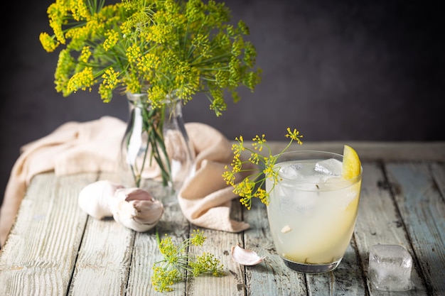 Pekelcocktail in een glas