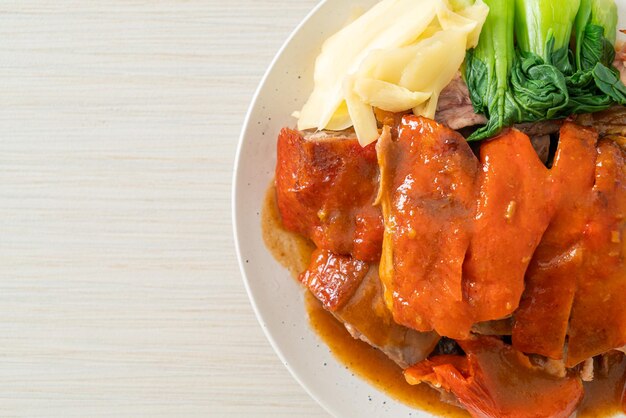 Pekingeend of Geroosterde eend in Rode Barbecuesaus - Chinees eten
