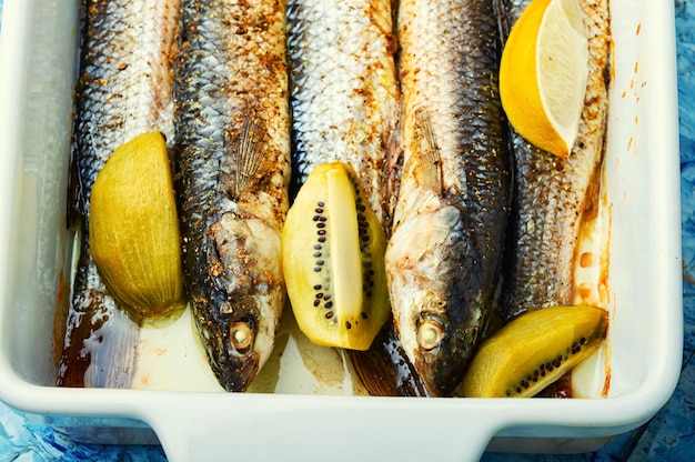 Pelengas grilled with lime and kiwi