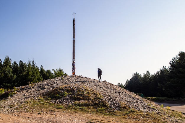 Pelgrim voor het ijzeren kruis Franse weg van Saint James Santa Colomba de Somoza Leon Spanje