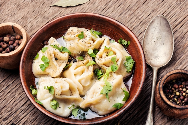 Pelmeni in kom