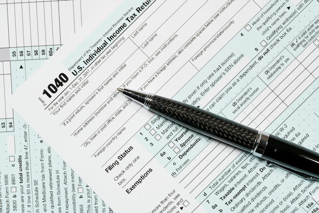 Pen laying on 2017 IRS form 1040