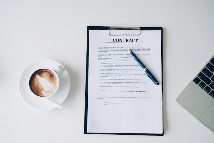Foto pen op contract en bedrijfsdocument