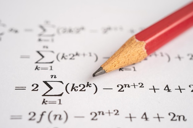 사진 교육 학교에서 수학 공식 운동 시험지에 연필