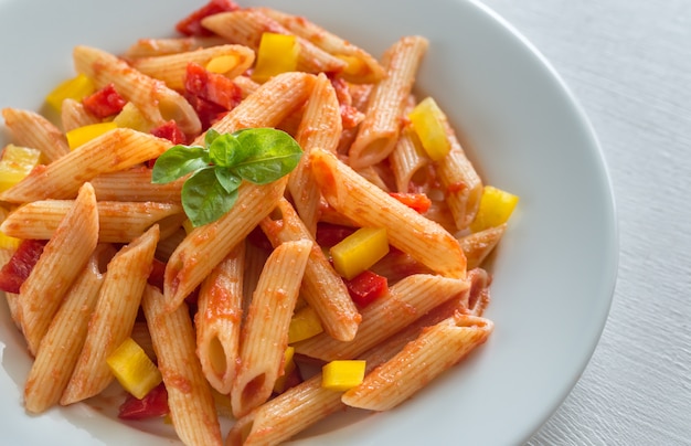 Penne met tomatensaus en verse peper