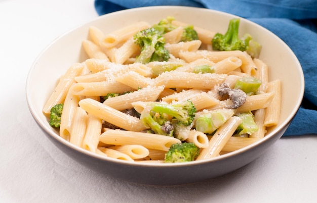 Penne pasta alfredo with vegetables