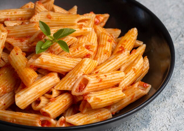 Penne pasta met tomatensaus