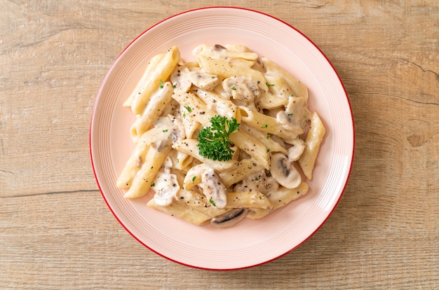 Penne pasta with carbonara cream sauce