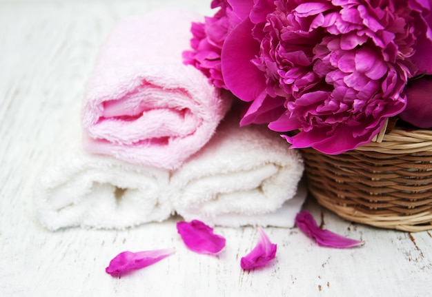 Peony bloemen met massage handdoeken