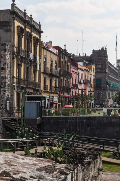 Photo people and architecture of mexico city the capital and most populous city of mexico