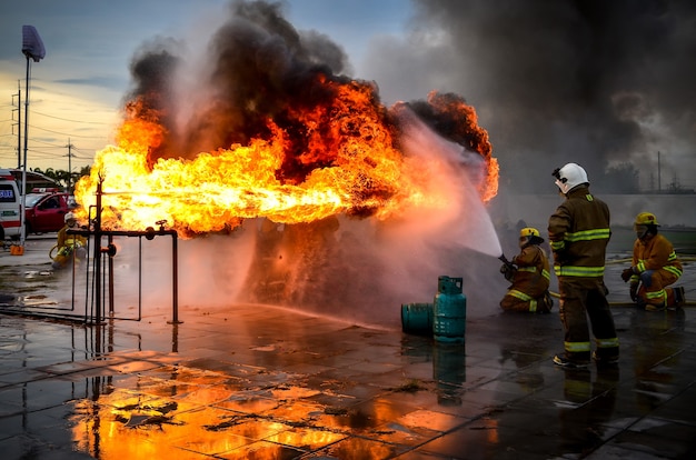 People are practicing fire extinguishers with water