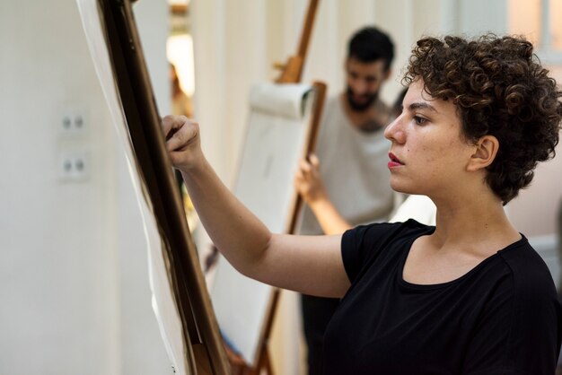 Photo people attending art drawing class