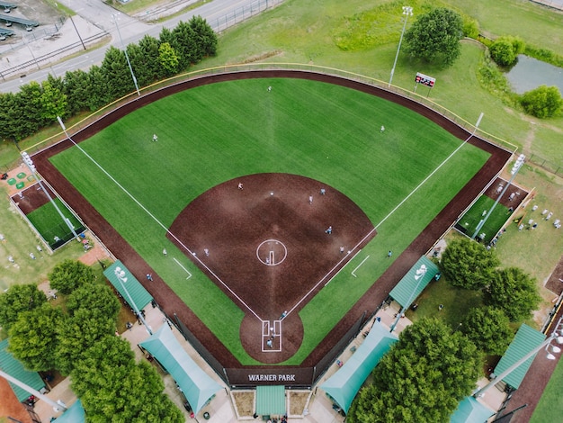 Photo people on baseball field