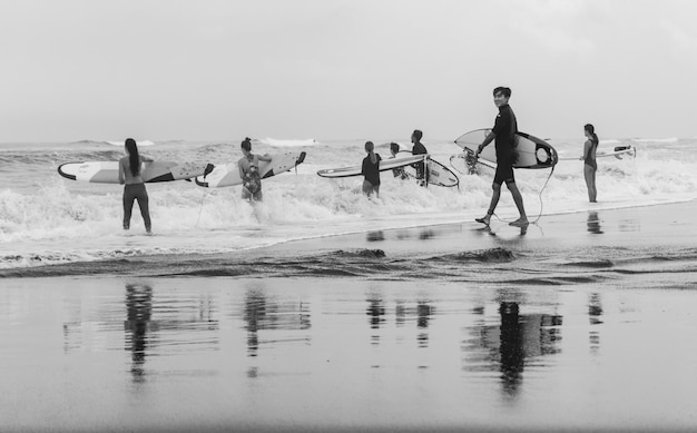 Photo people on beach against sky