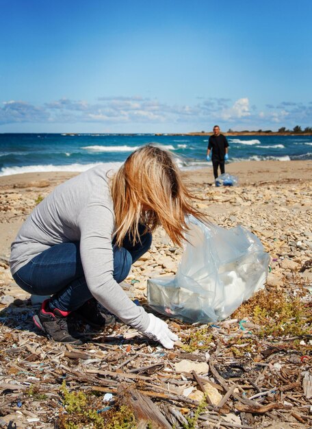 Foto gente sulla spiaggia contro il cielo